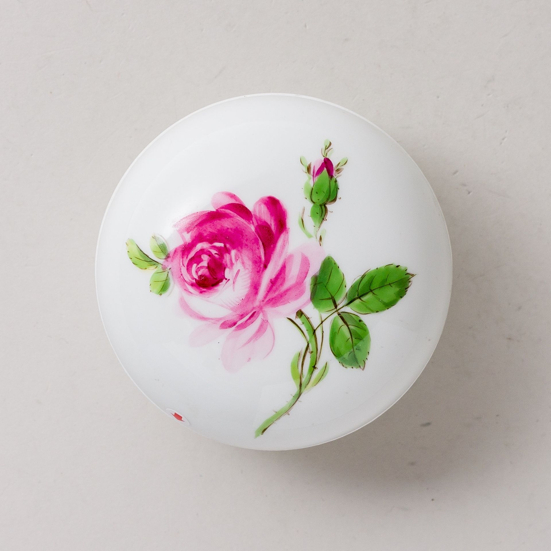 Meissen Deckeldose Rote Rose 7,5 cm 2. Wahl Knaufzeit