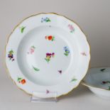 Meissen 2 x Suppenteller Streublümchen mit Insekten 1. Wahl Knaufzeit, 1815-1924