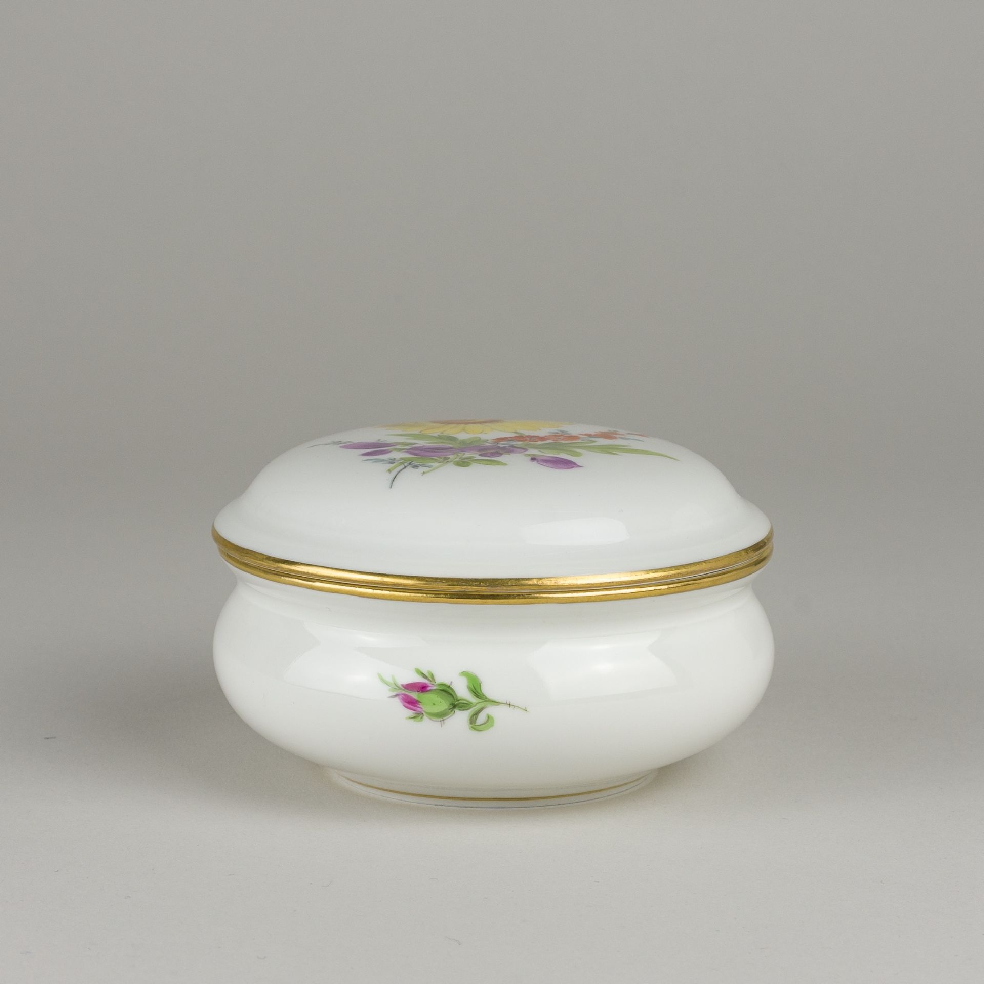 Meissen Deckeldose Bunte Blume 2. Wahl nach 1934 - Image 2 of 6