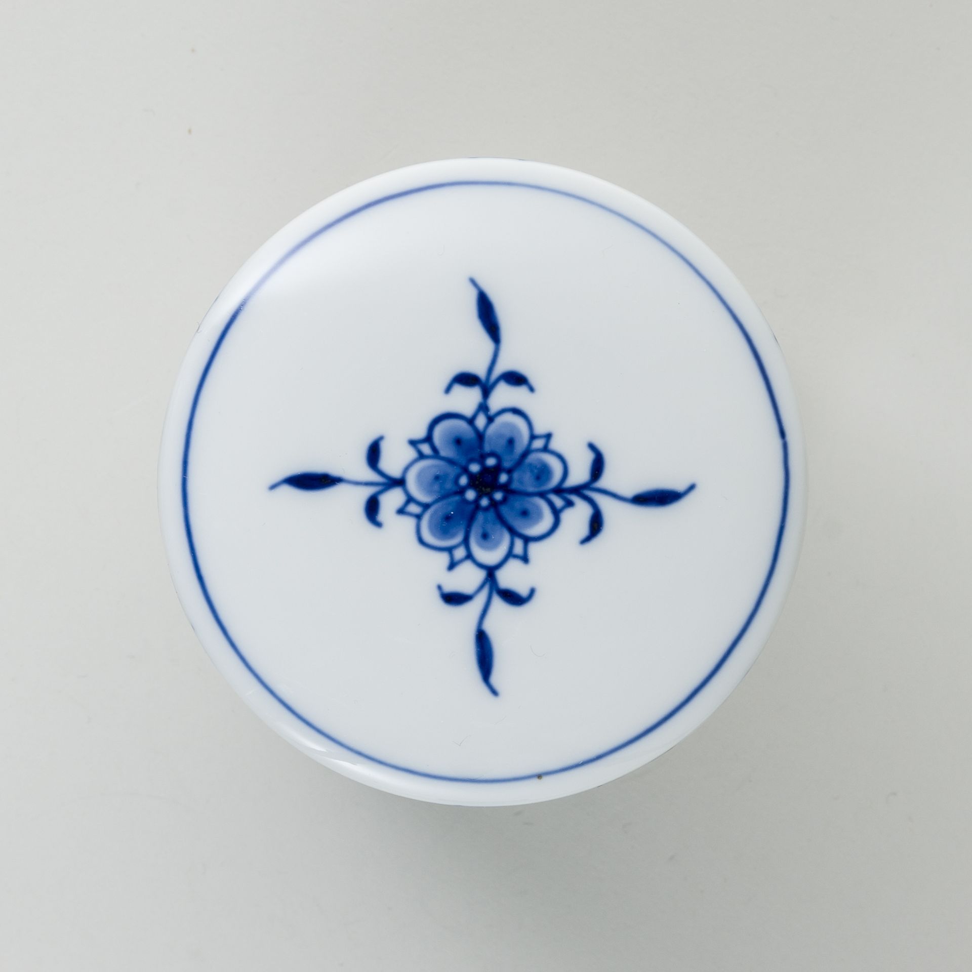 Meissen Gewürzdose Nelke Zwiebelmuster 8,5 cm 2. Wahl Neuware - Image 5 of 7