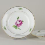 Meissen 2 x Dessertteller Rote Rose 1. Wahl Knaufzeit, 1815-1924