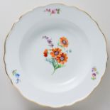 Meissen Suppenteller Bunte Blume 1. Wahl Knaufzeit, 1815-1924