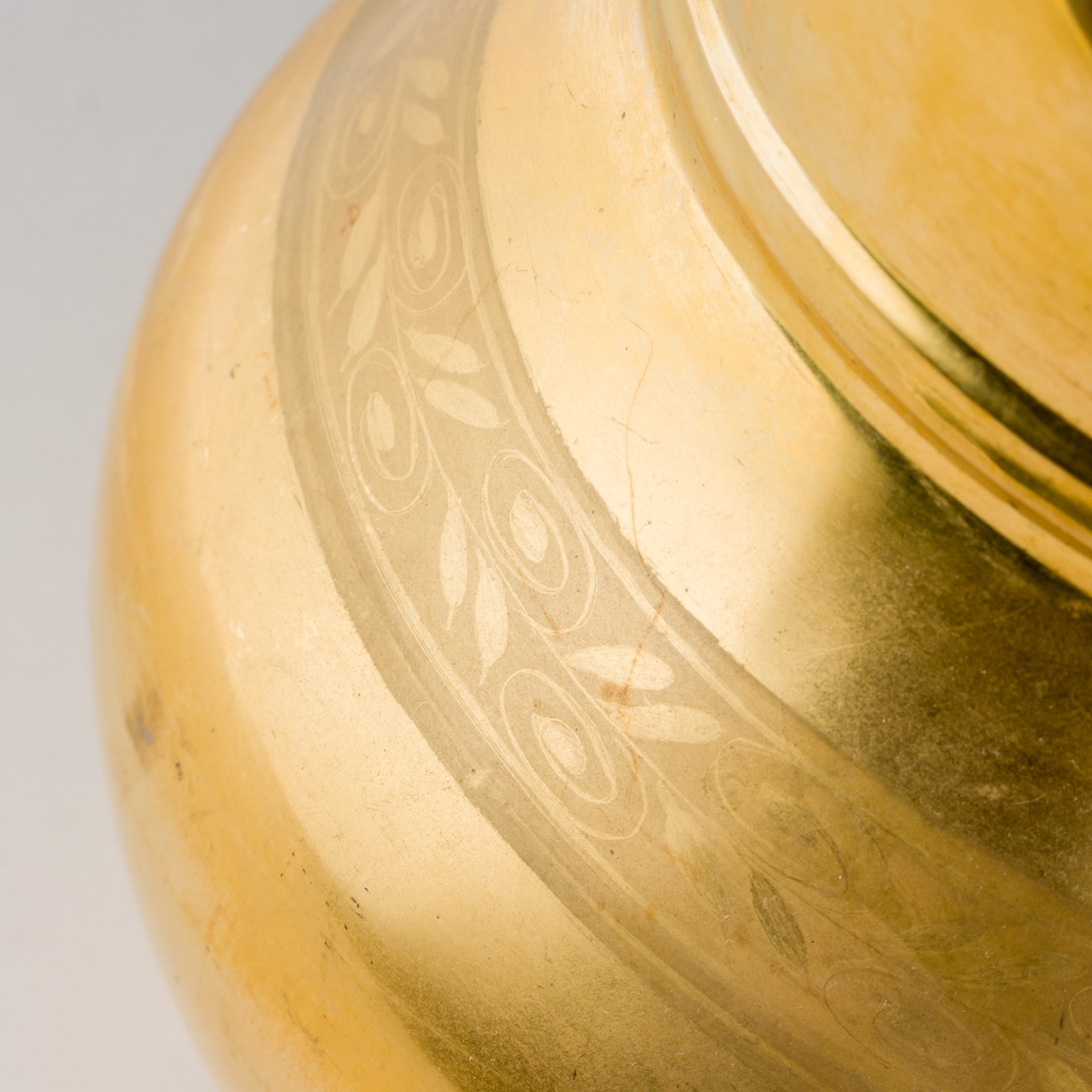 Feines Französisches Porzellan Krug und Schüssel Frankreich Eingraviertes Blätterfries auf goldenem  - Bild 9 aus 14