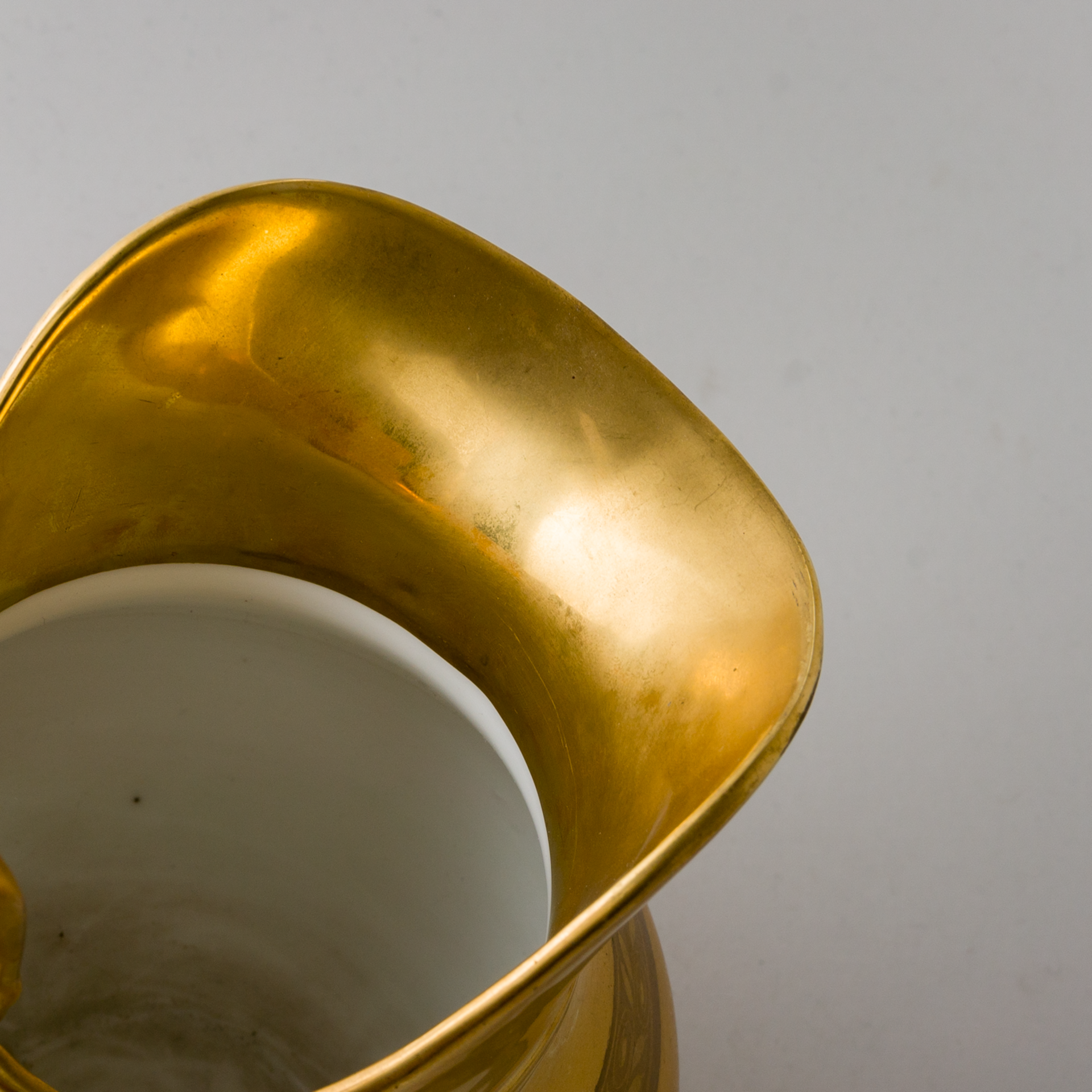 Feines Französisches Porzellan Krug und Schüssel Frankreich Eingraviertes Blätterfries auf goldenem  - Bild 6 aus 14