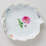 Meissen Blattschale mit Asthenkel Bunte Blume 2. Wahl nach 1934