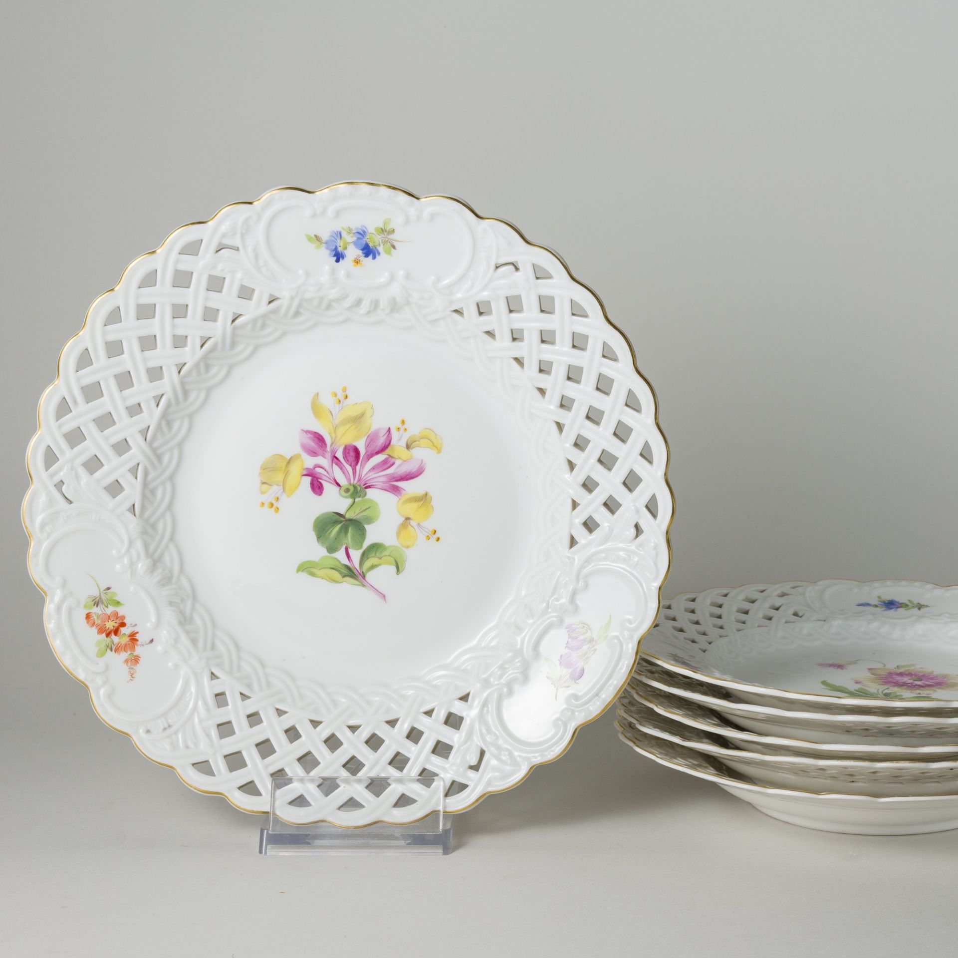 Meissen 6 x Durchbruchteller Bunte Blume 2. Wahl Knaufzeit, 1815-1924