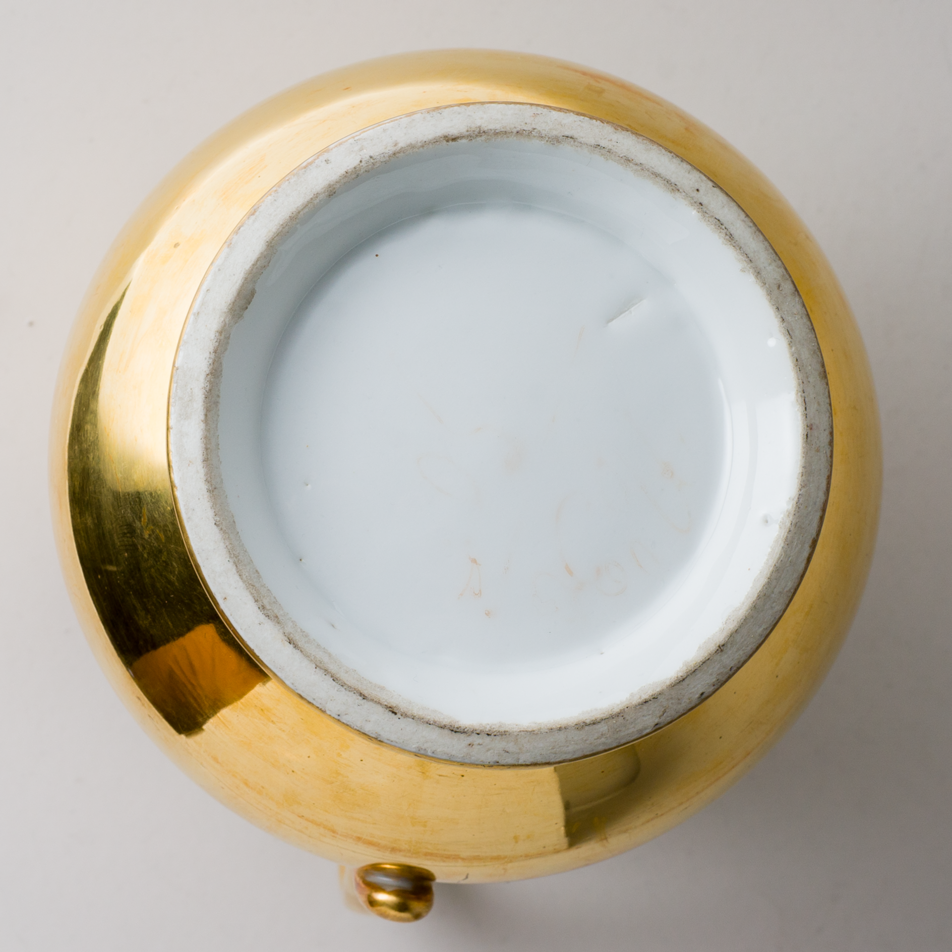 Feines Französisches Porzellan Krug und Schüssel Frankreich Eingraviertes Blätterfries auf goldenem  - Bild 8 aus 14