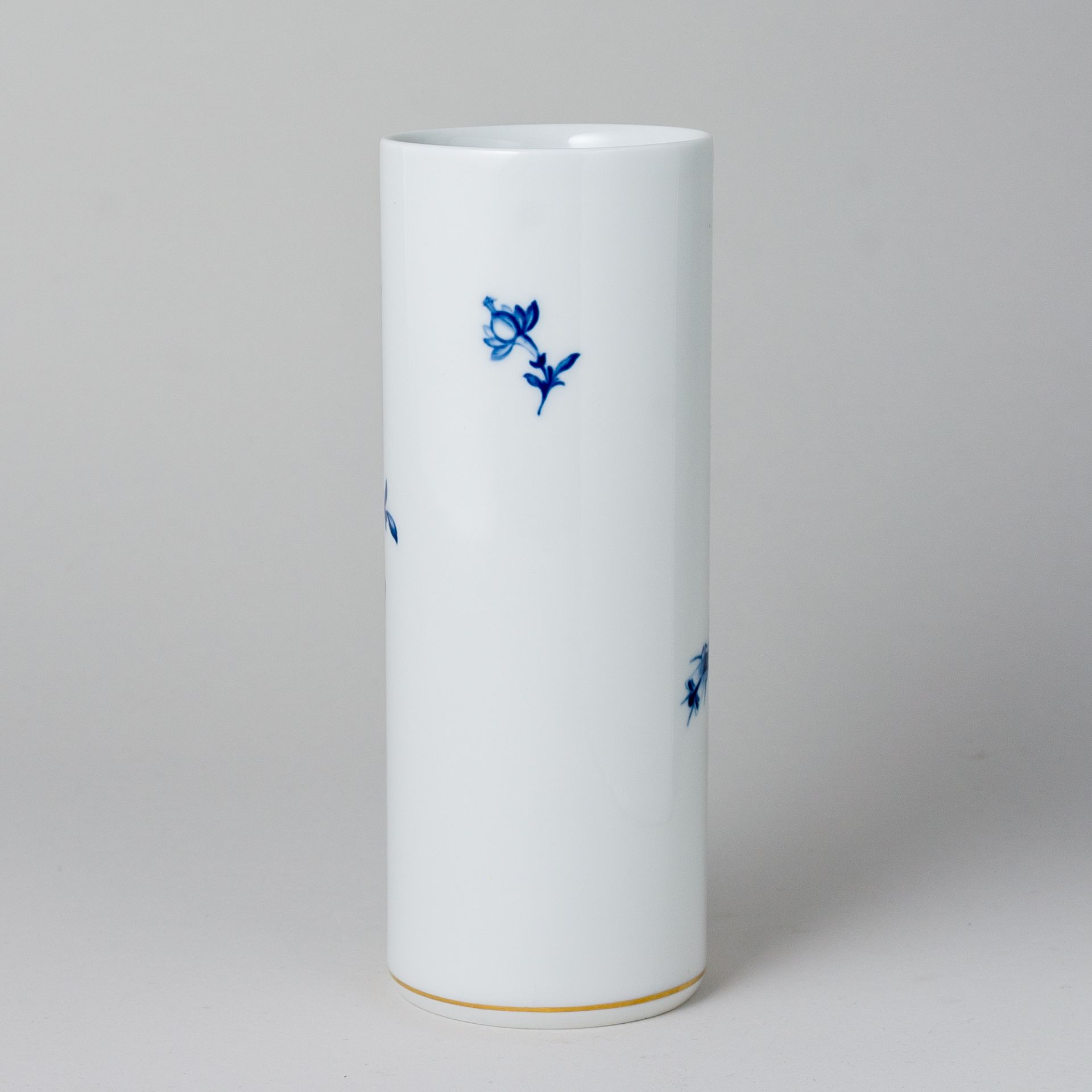 Meissen Vase 17 cm Blaue Blume 2. Wahl - Image 2 of 6