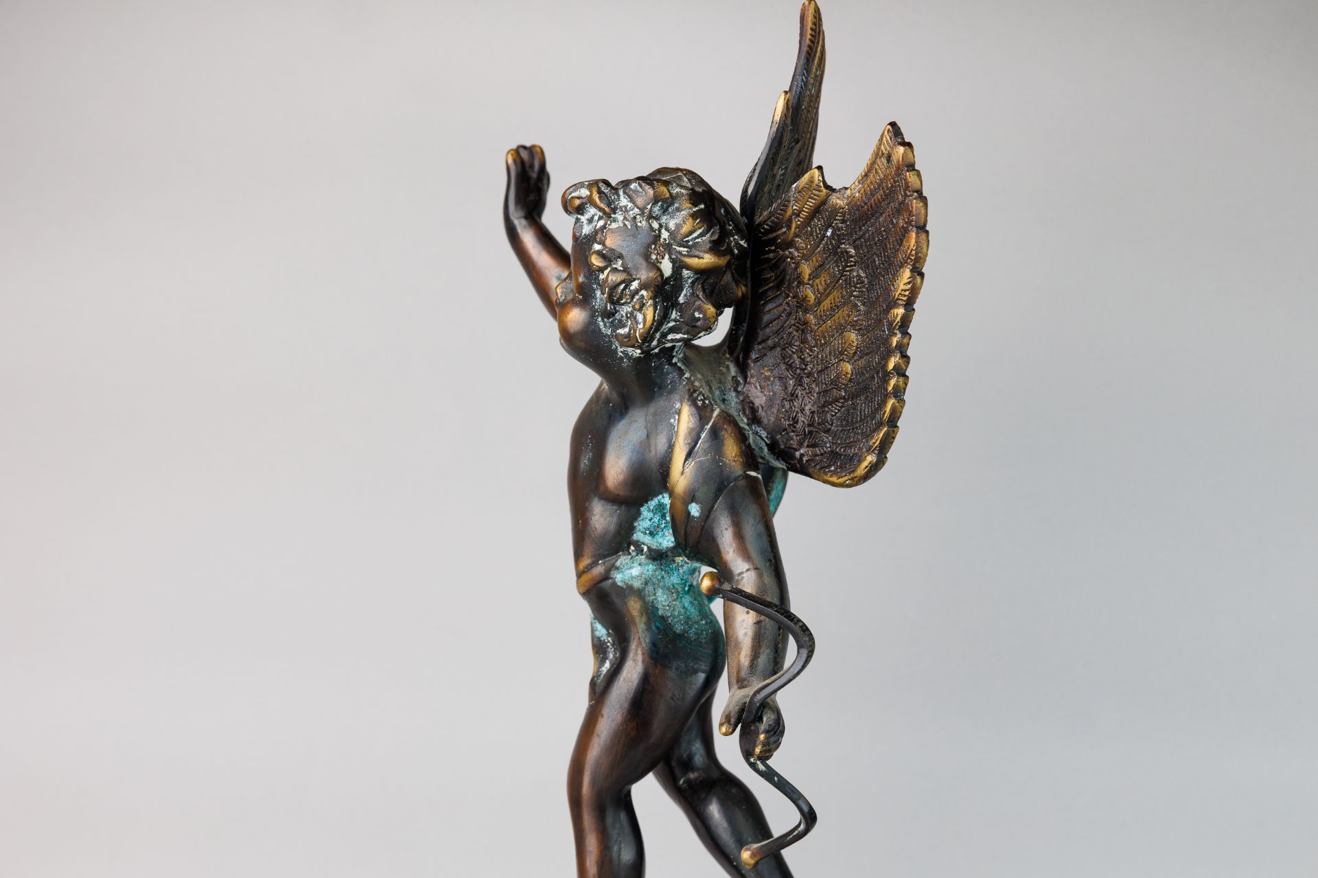Bronze Sculpture "Cupid with his Bow" standing on an orbit - Bild 7 aus 10