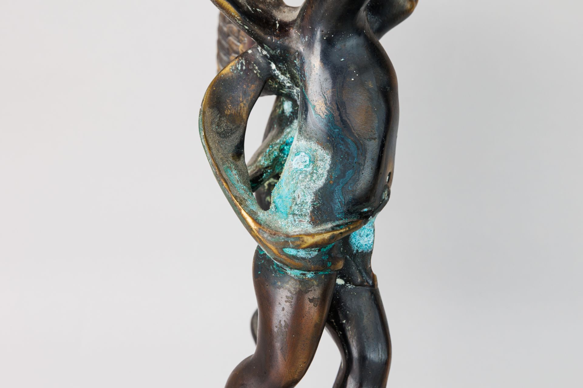 Bronze Sculpture "Cupid with his Bow" standing on an orbit - Bild 9 aus 10