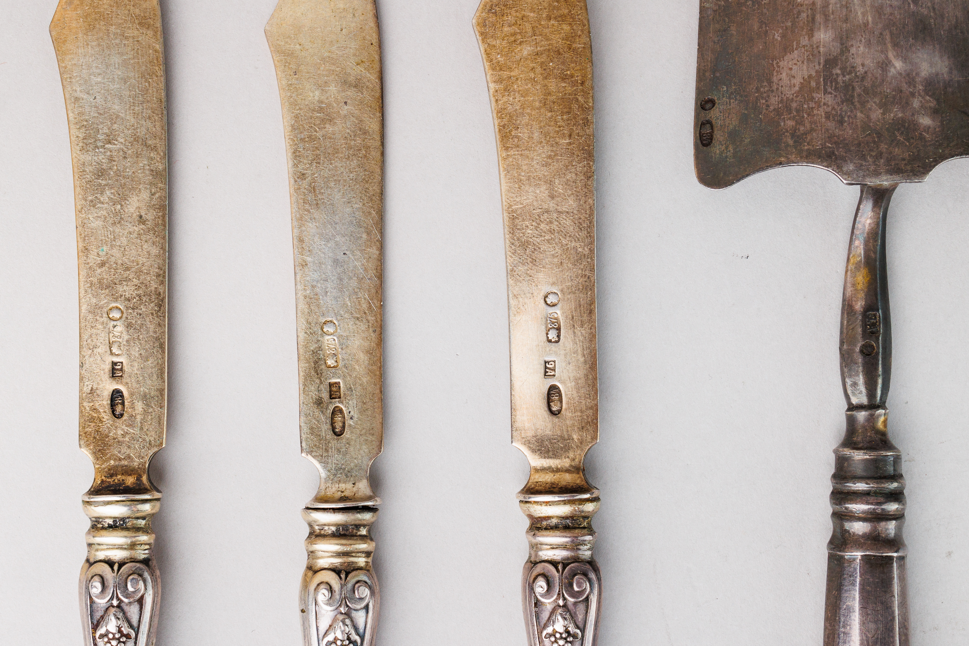 Set of 3 knifes, kitchen shovel and Sugar Tongs - Image 4 of 7