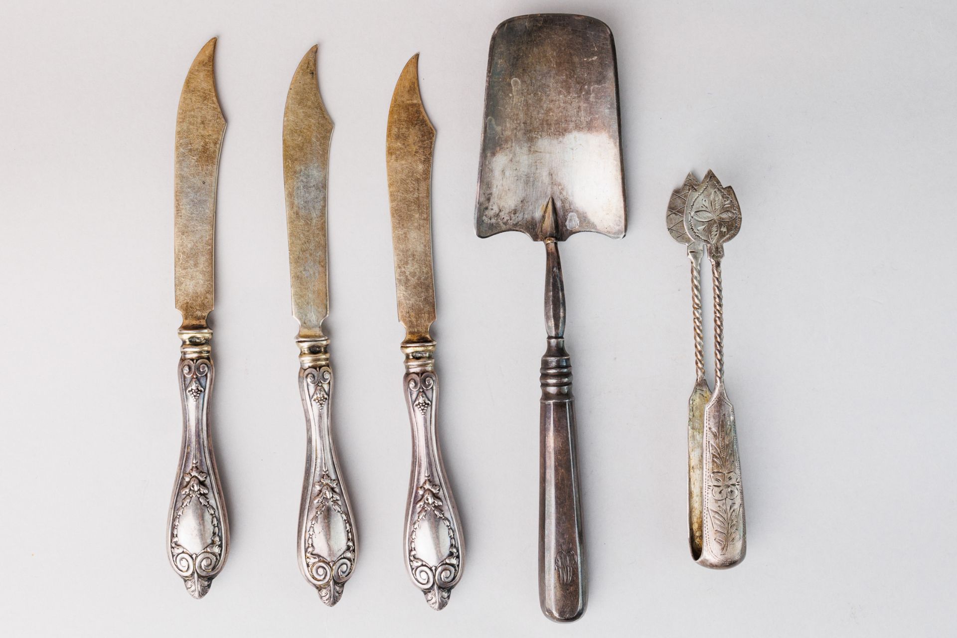 Set of 3 knifes, kitchen shovel and Sugar Tongs - Image 2 of 7