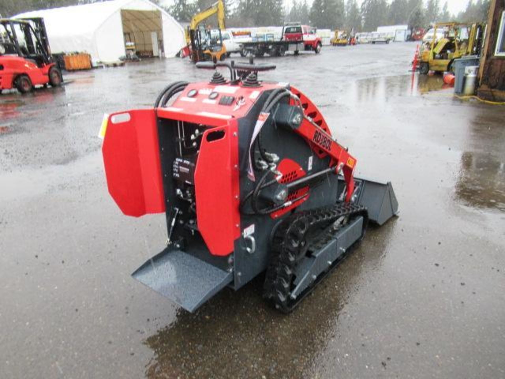 2024 RODA RD380L RIDE ON TRACKED SKID STEER LOADER (UNUSED) - Image 7 of 11