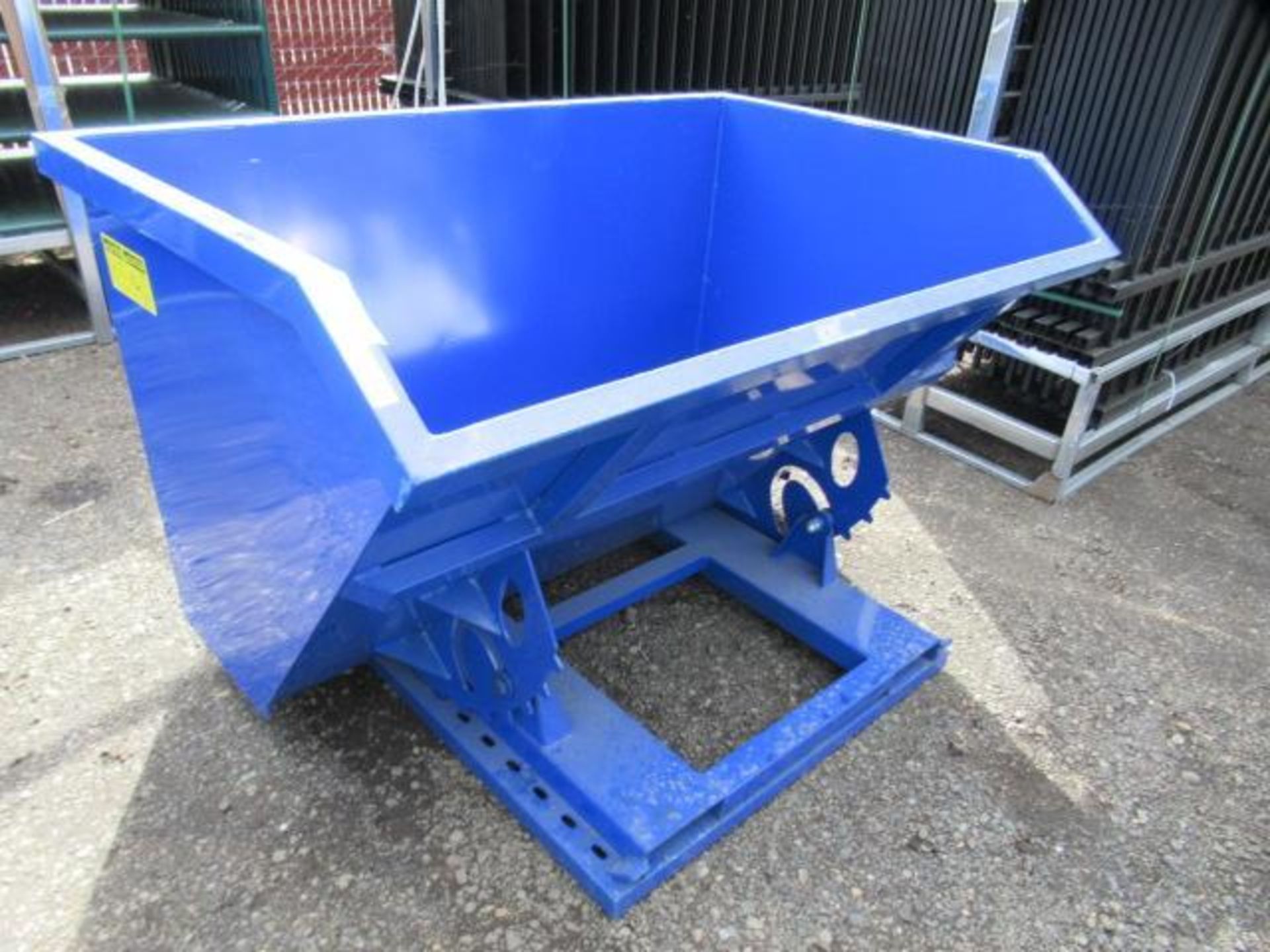 GREATBEAR 1 YARD SELF DUMPING HOPPER (UNUSED)