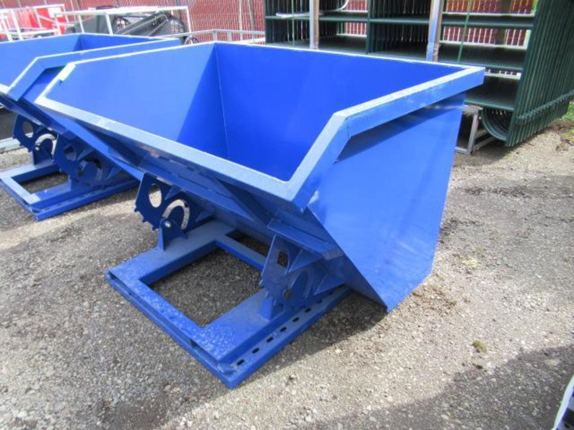 GREATBEAR 1 YARD SELF DUMPING HOPPER (UNUSED) - Image 2 of 3