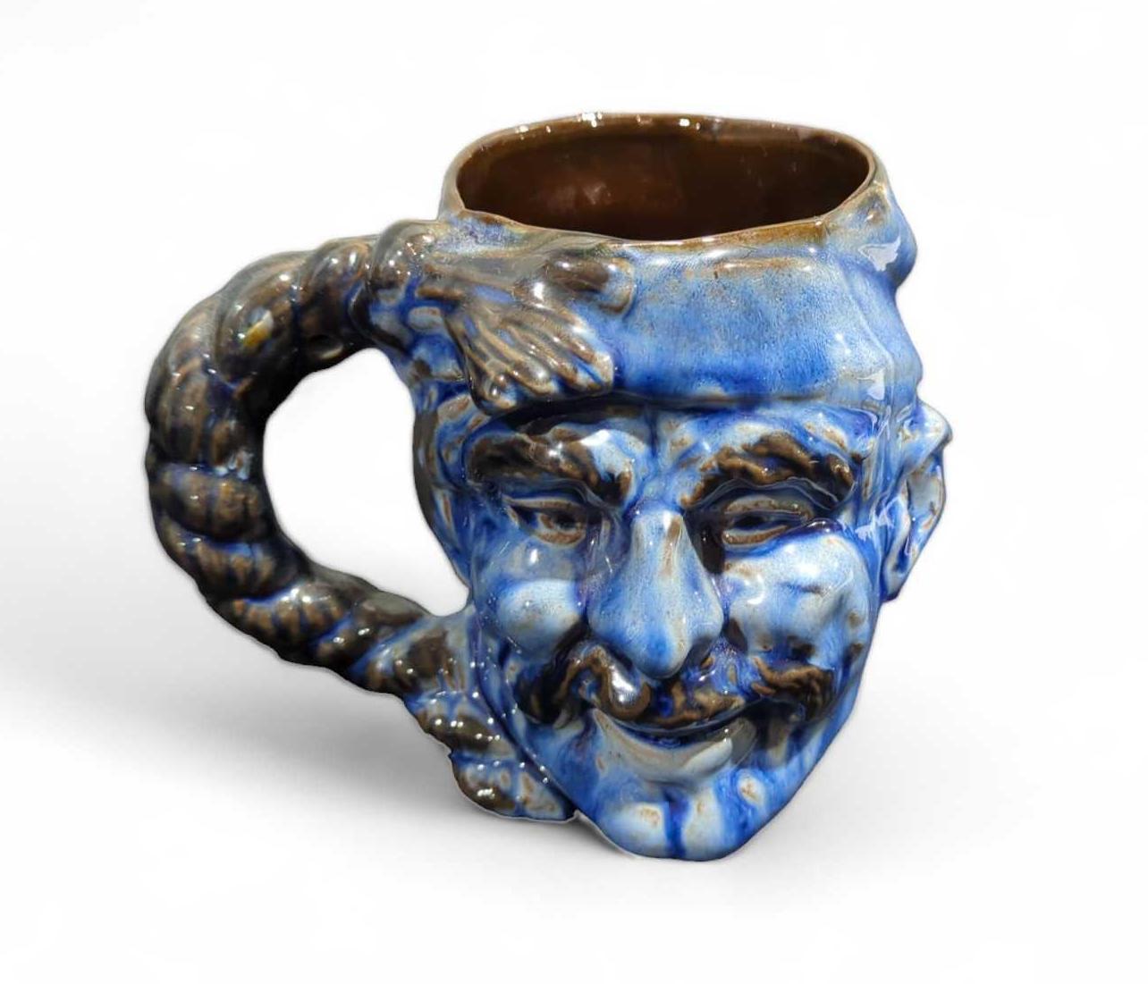 A collection of vintage ceramics, to include a blu - Image 3 of 9