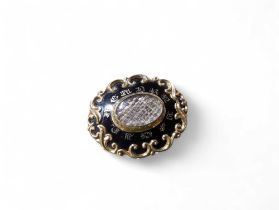 A 9ct gold ornate Victorian mourning brooch, the c