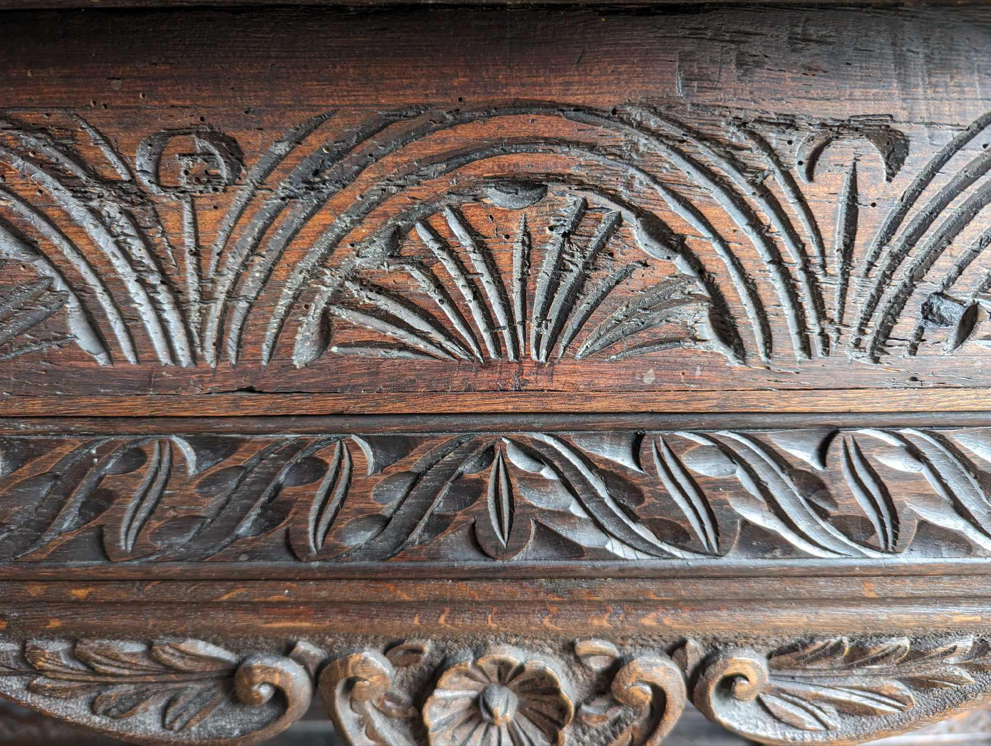 A Victorian stained oak sideboard, with heavily ca - Bild 6 aus 8