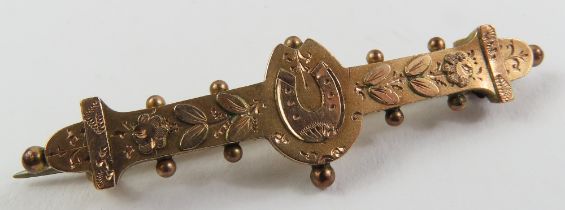 A Victorian 9ct gold bar brooch decorated with a h