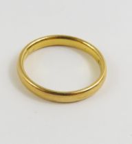 A 22ct gold wedding band, finger size K, 3g gross