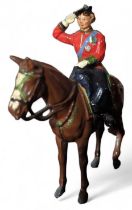 BRITAINS – Queen Elizabeth on a chestnut horse tak