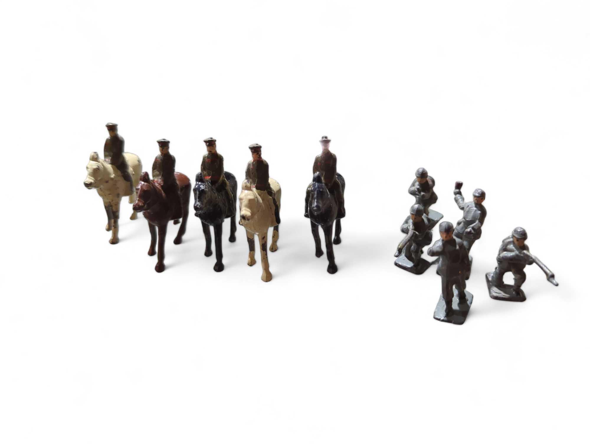A quantity of 25mm painted diecast WWI figures, Ge - Image 2 of 4