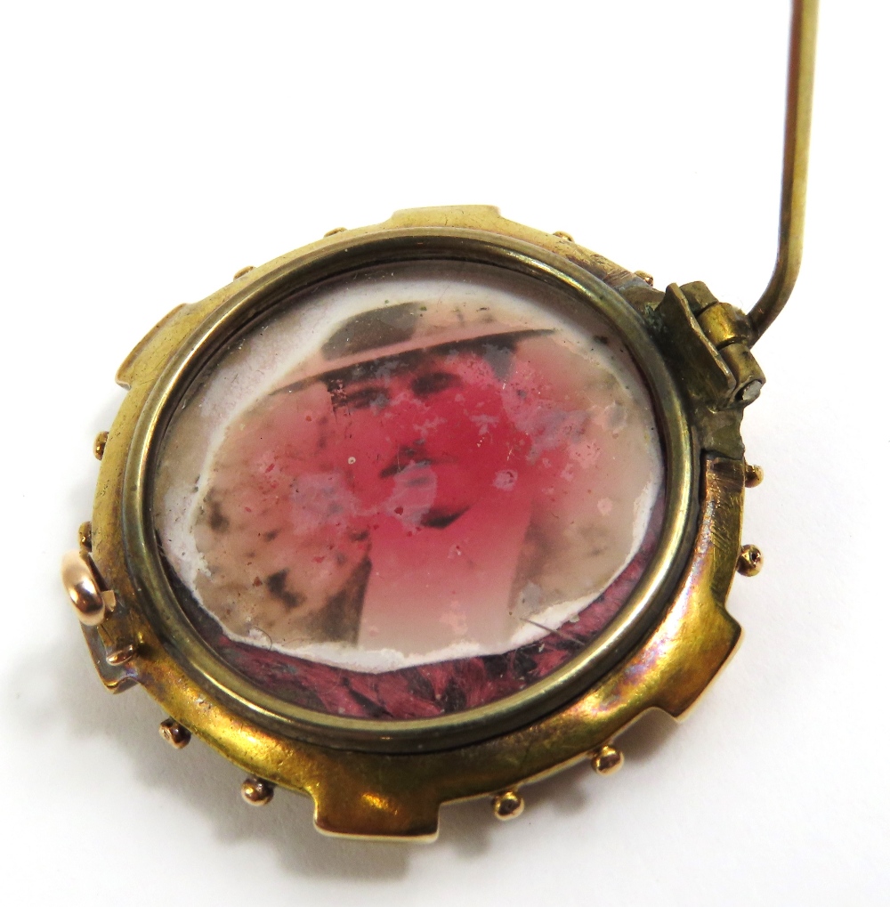 A Victorian aesthetic movement photo brooch, depic - Image 3 of 3