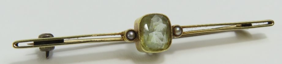 An early 20th century bar brooch, with a central r