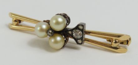 A French 19th or early 20th century bar brooch, se