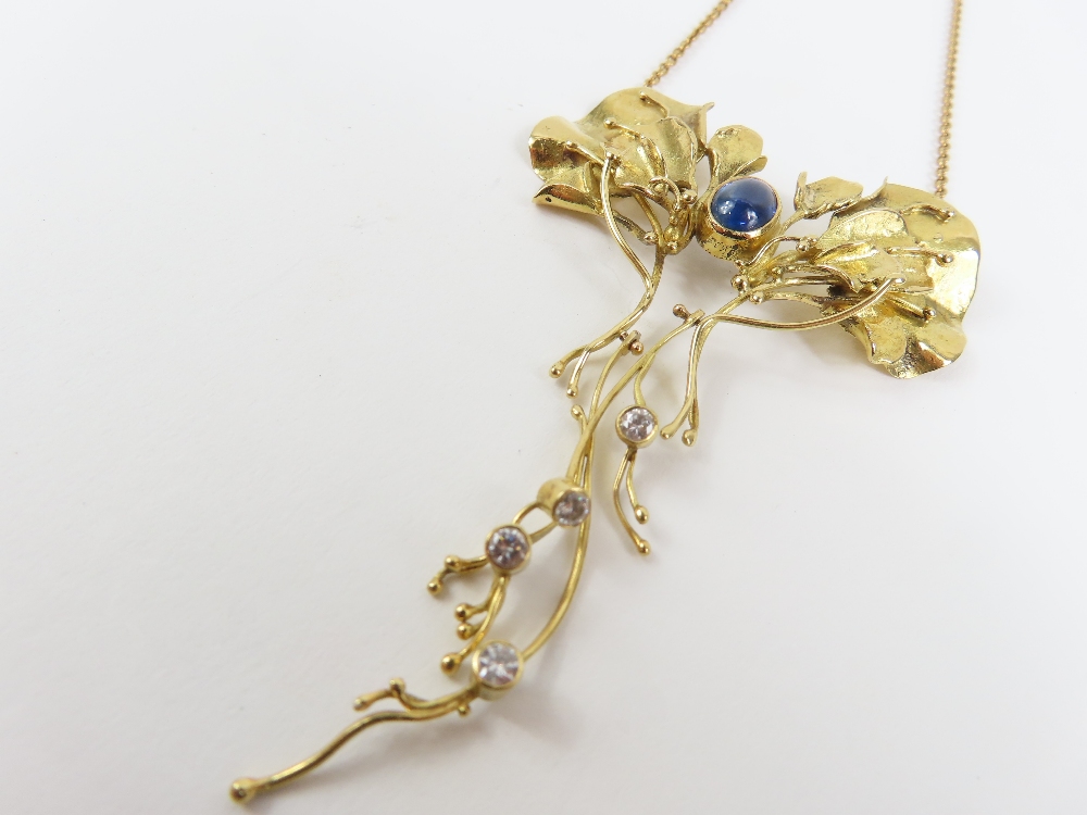 An 18ct gold sapphire and diamond necklace in the - Image 2 of 5