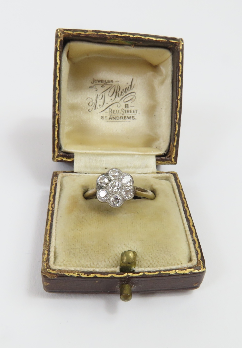 An Edwardian old cut diamond daisy cluster ring, t - Image 6 of 7