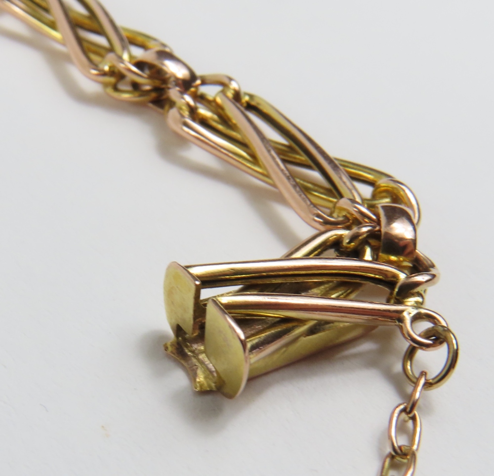 A fancy link bracelet, the open weave links with oval - Image 2 of 4
