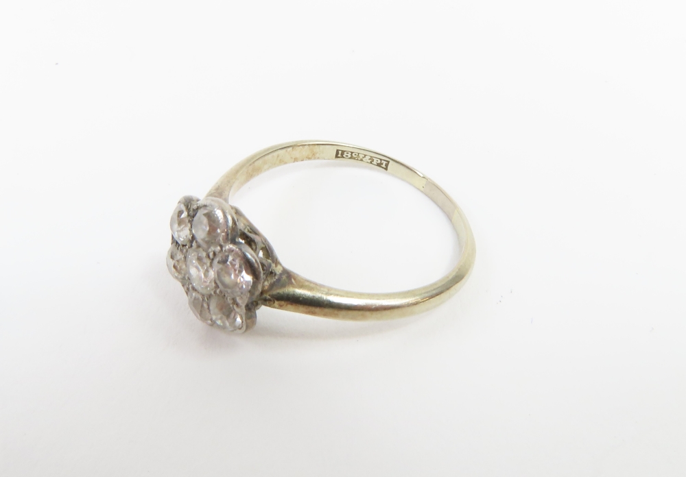 An Edwardian old cut diamond daisy cluster ring, t - Image 5 of 7