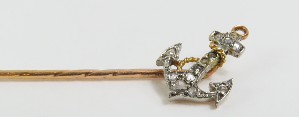 A stick pin set with an anchor to the top, the anc - Image 2 of 4