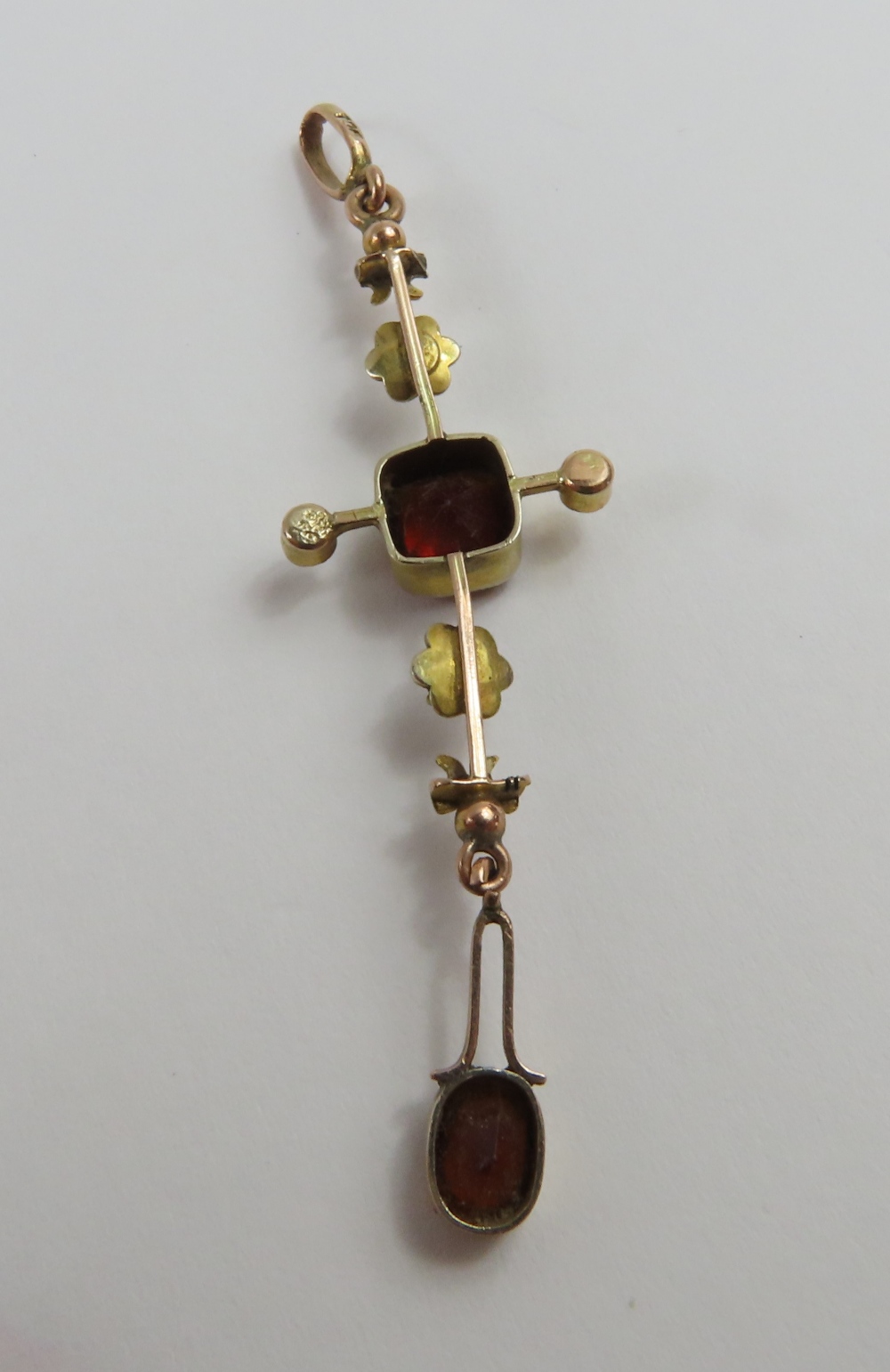 An Edwardian garnet and seed pearl pendant, the ba - Image 15 of 16