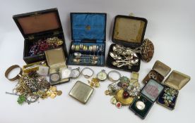 A quantity of assorted costume jewellery,