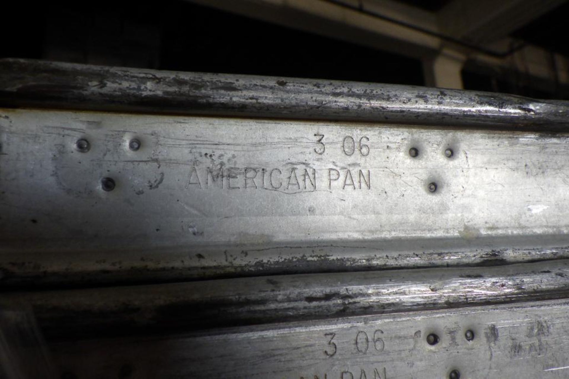 American Pan 5-strap loaf pans - Image 5 of 11