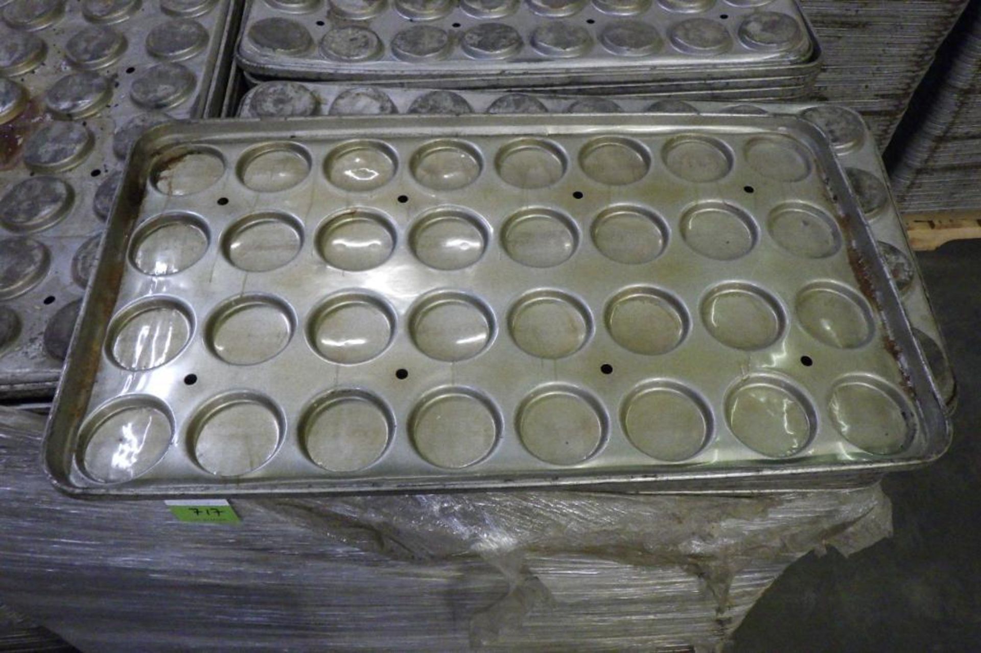 American Pan 32-spot bun pans