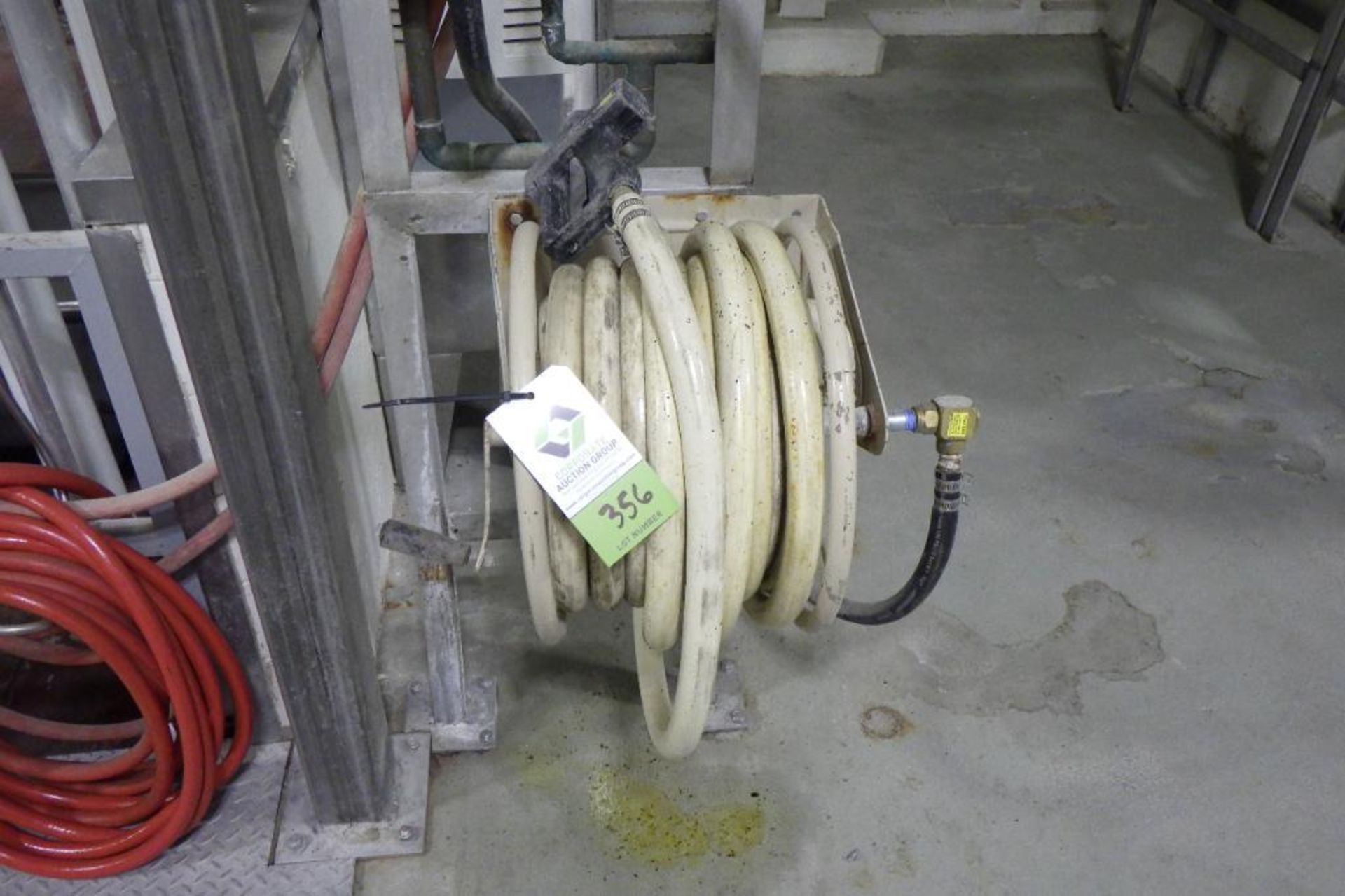 Hose reel with hose