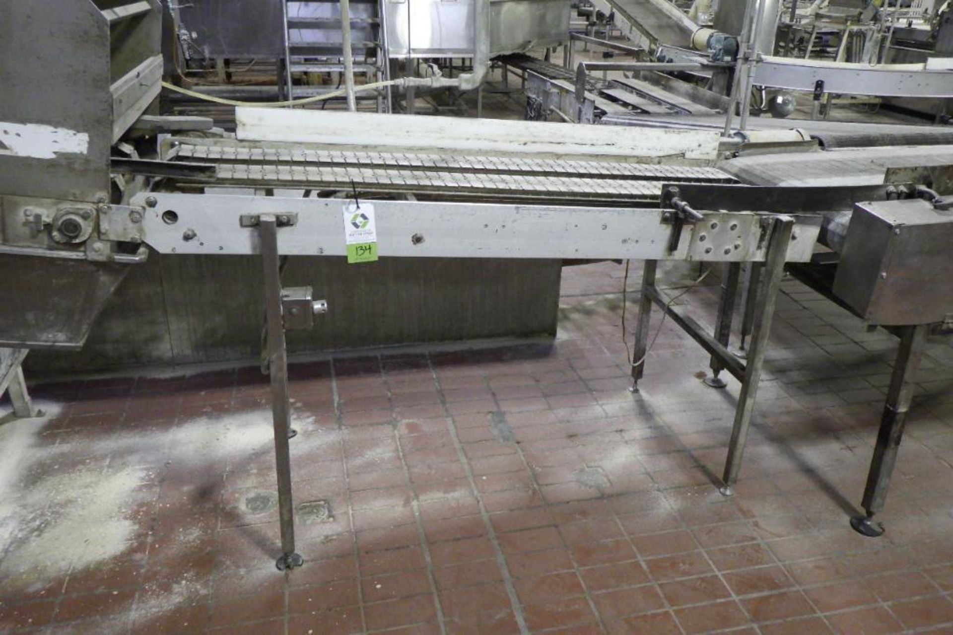 Incline pan conveyor