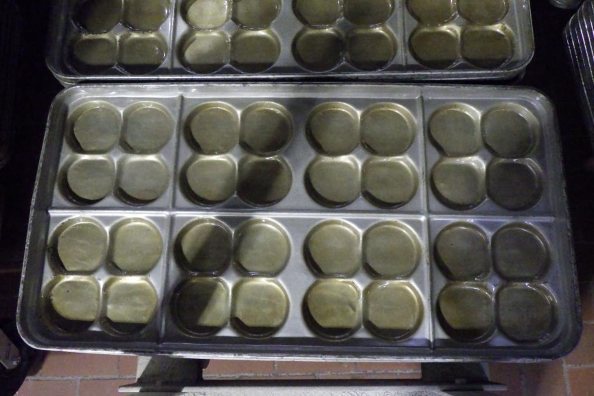 American Pan 32-spot bun pans