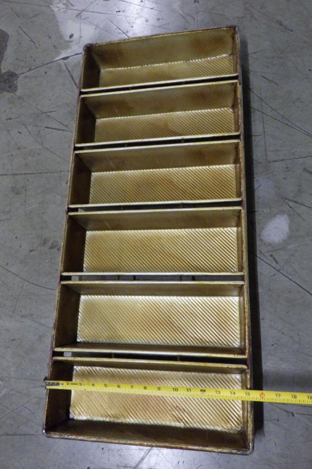 American Pan 6-strap loaf pans - Image 3 of 11