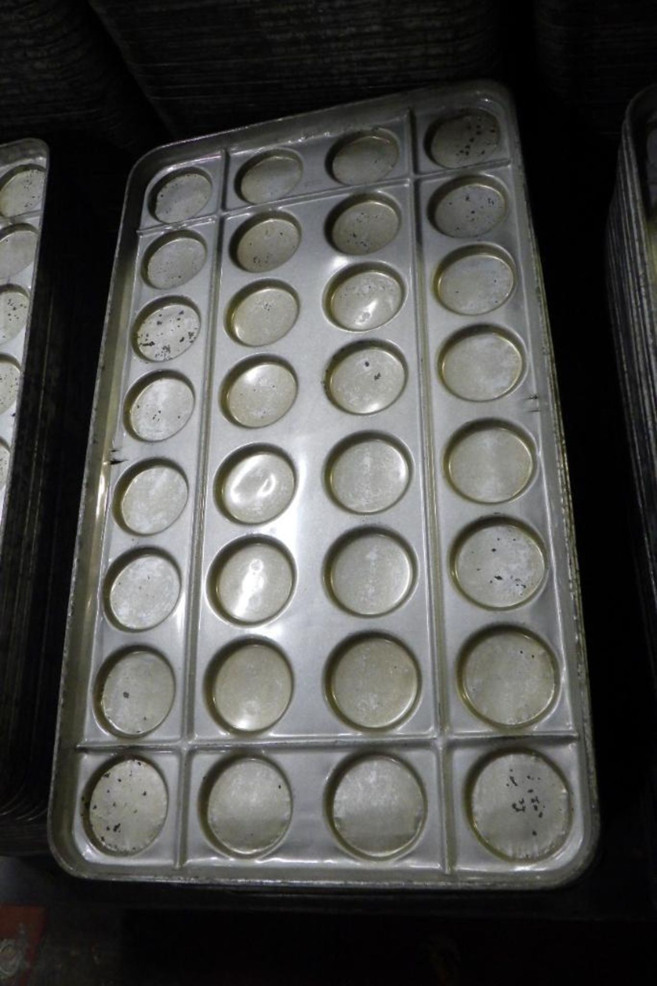 American Pan 32-spot bun pans