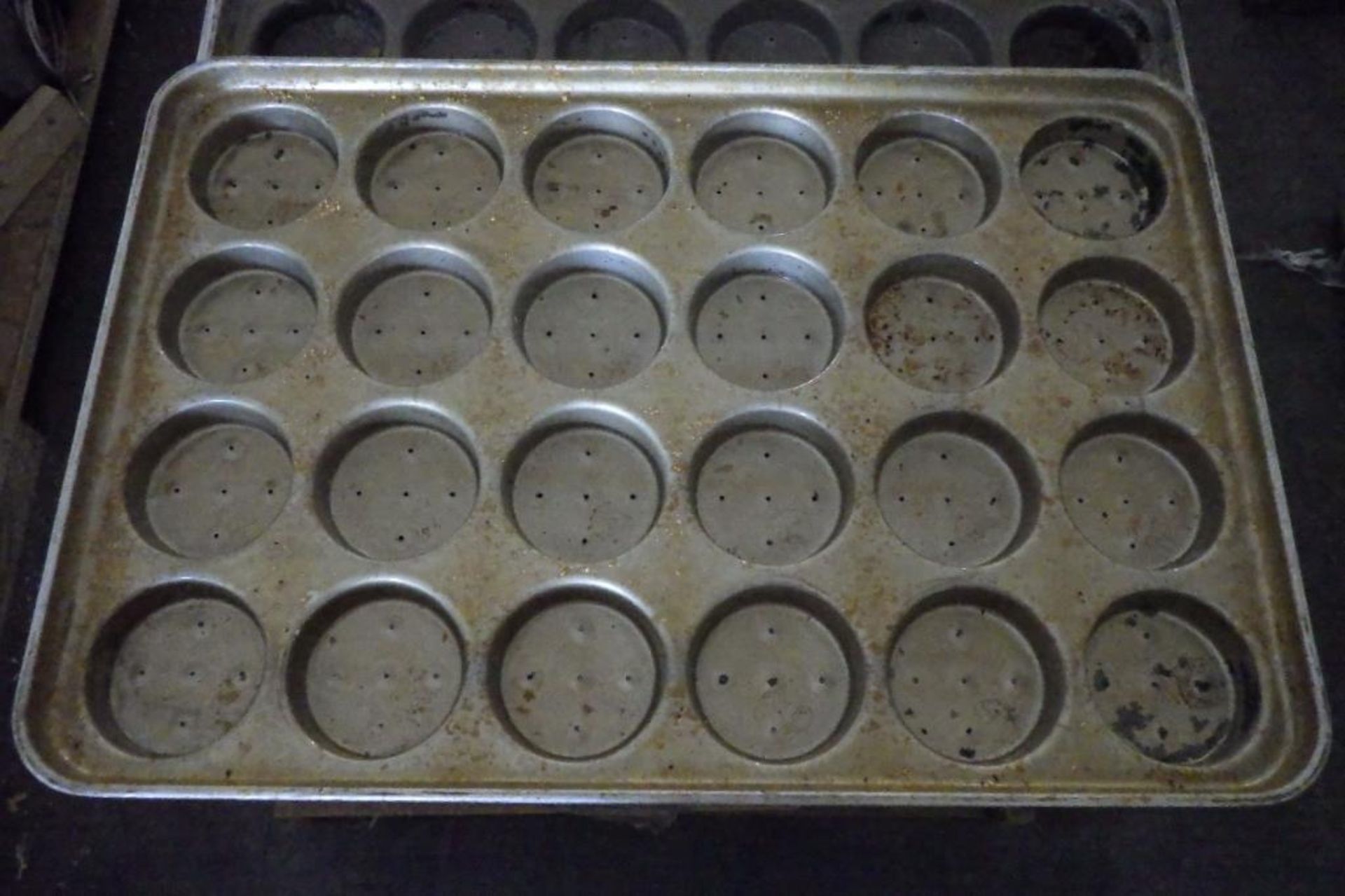 American Pan 24-spot bun pans