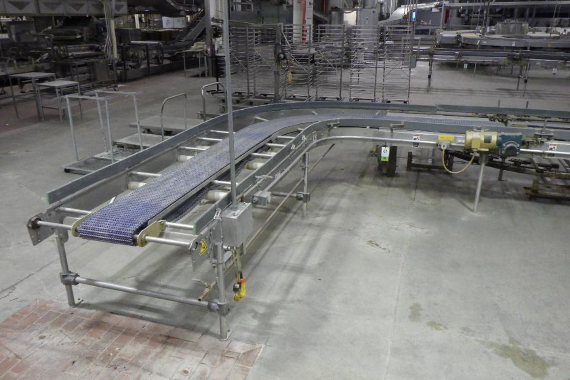 Stewart Systems 90 degree pan conveyor