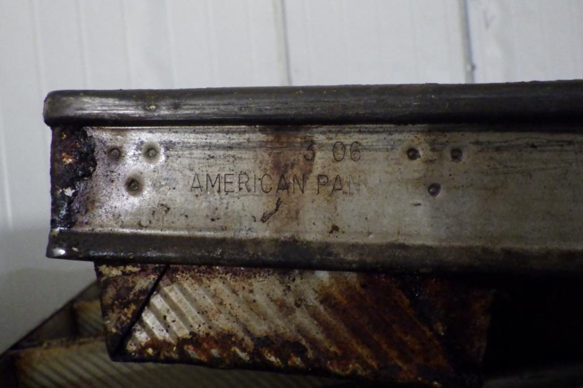 American Pan 5-strap loaf pans - Image 4 of 8