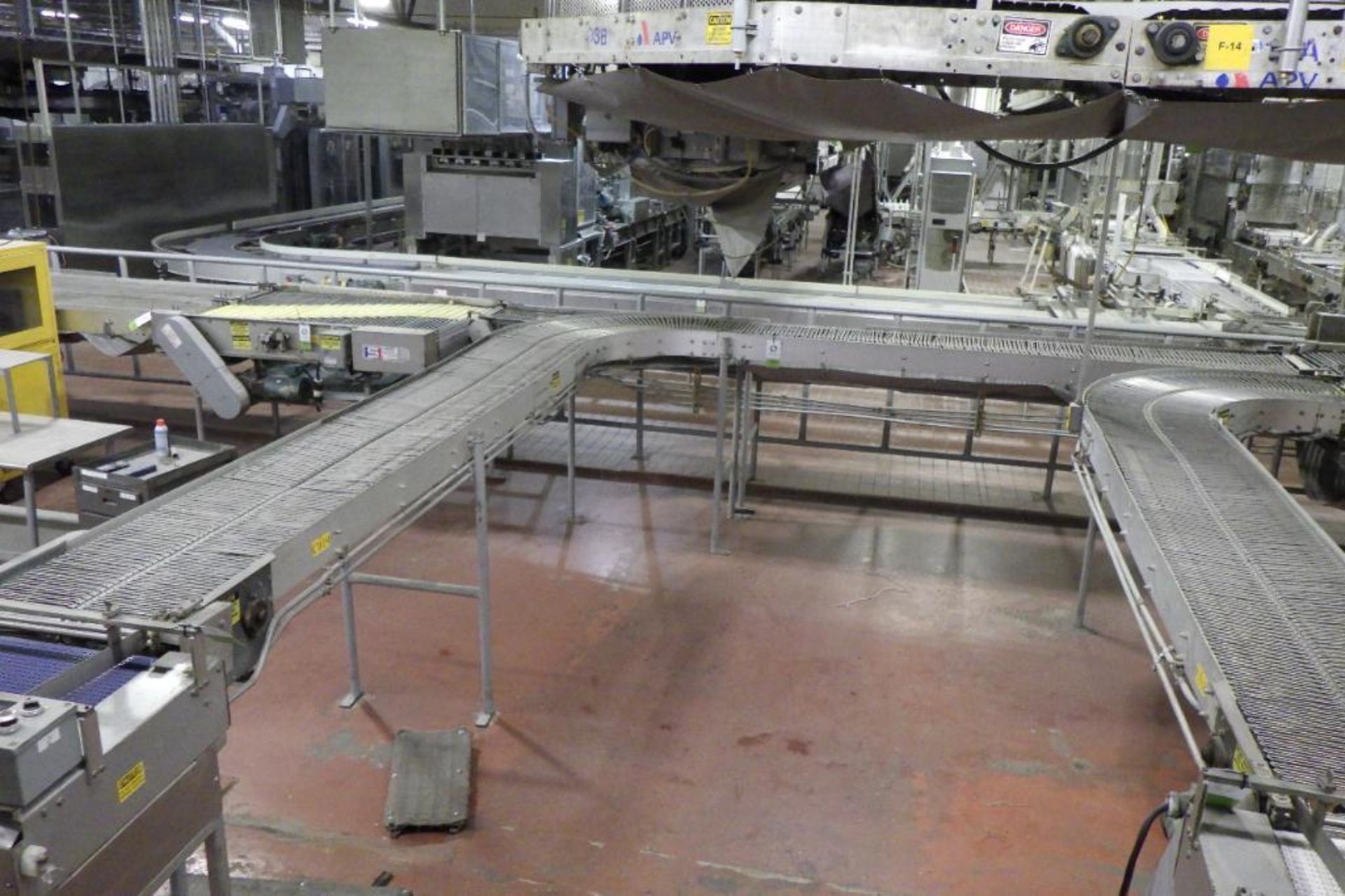 Stewart Systems 90 degree wire belt conveyor