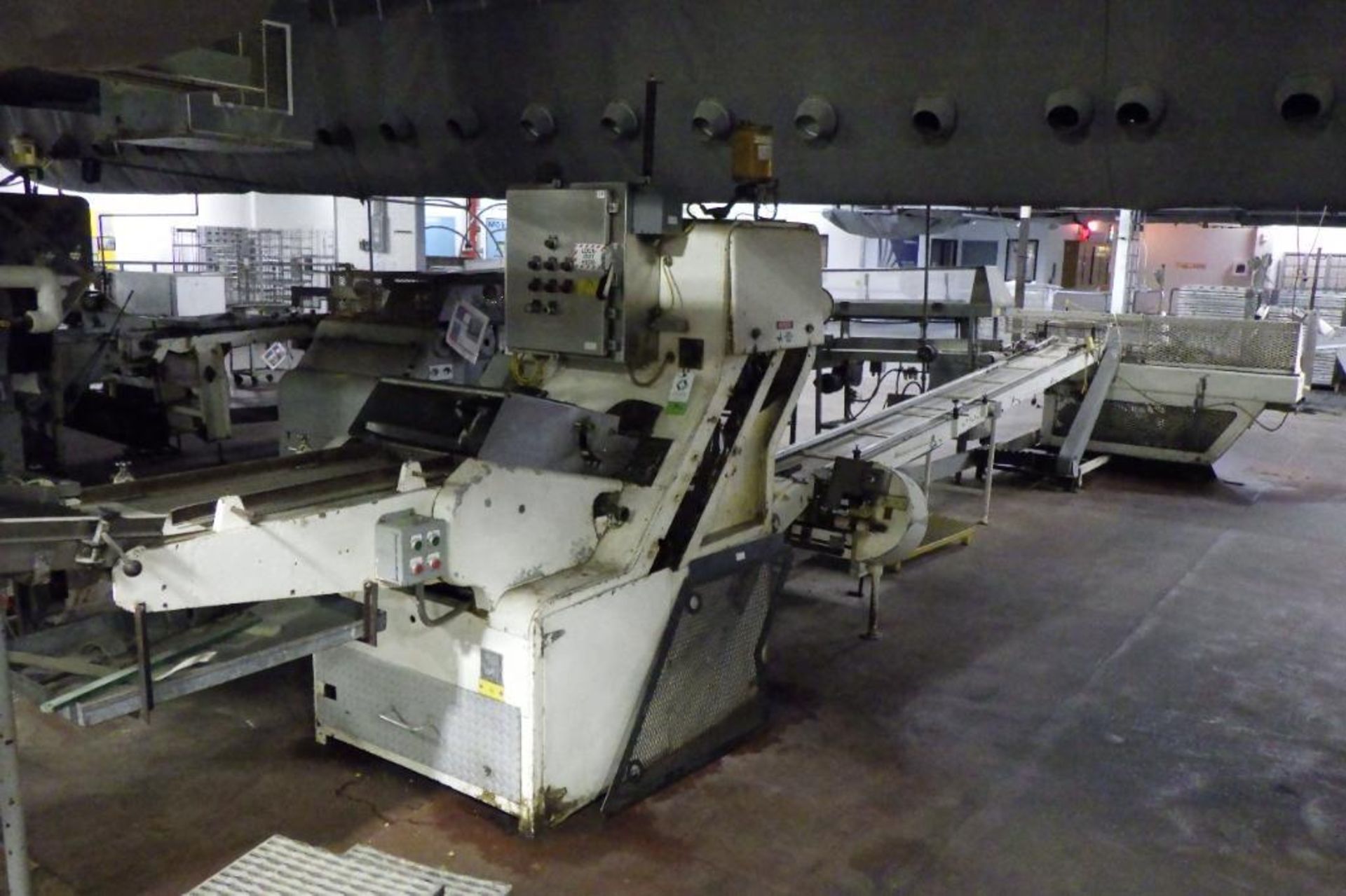 Bread load slicing and packing line