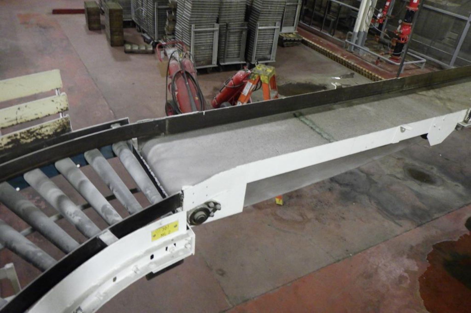 Overhead lid return conveyor - Image 3 of 17