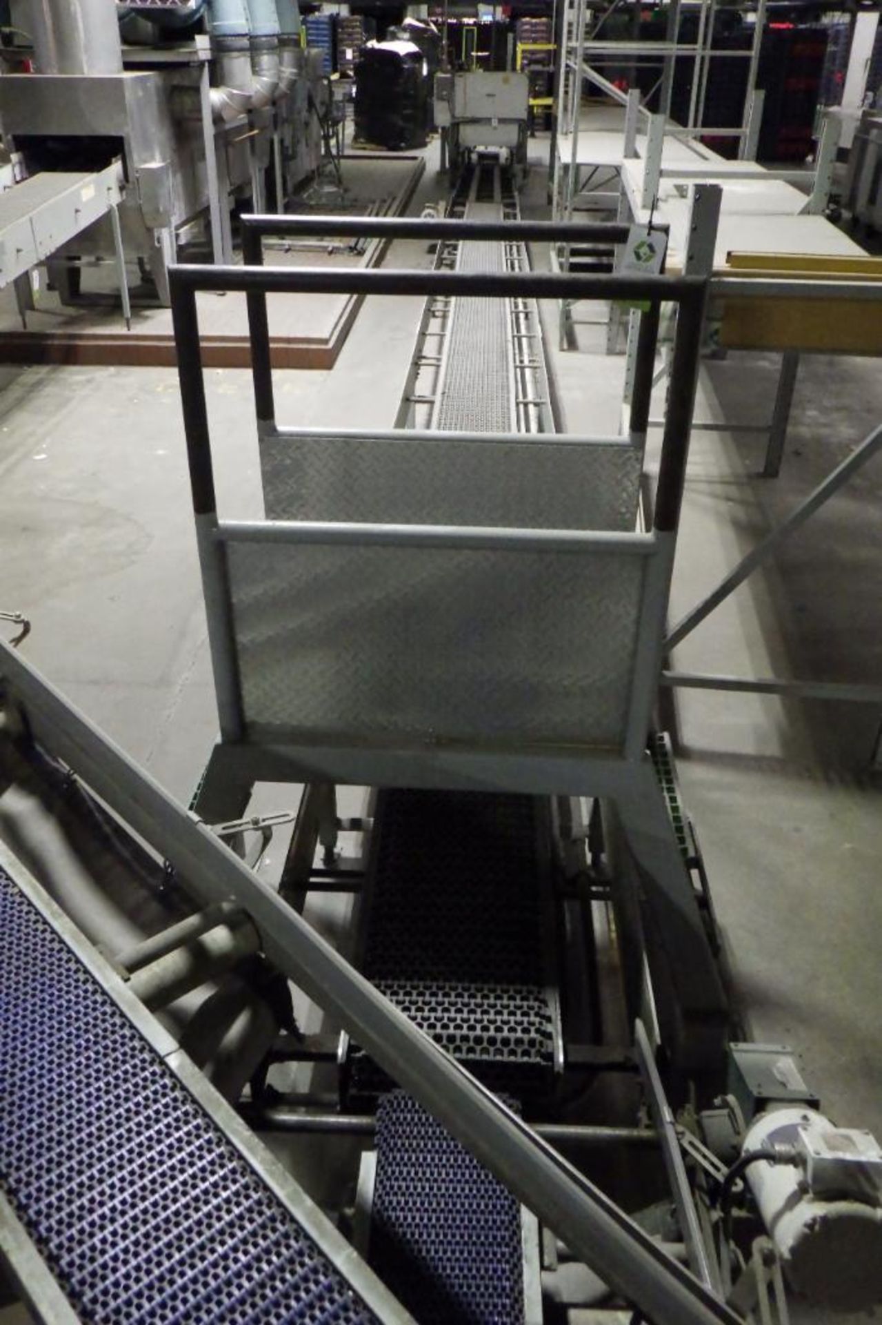 Conveyor crossover